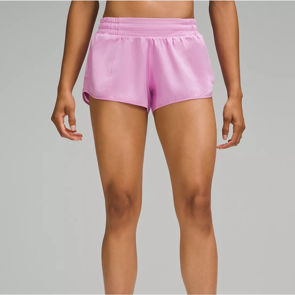 Lululemon Low-Rise Hotty Hot 2.5 Short Size 6